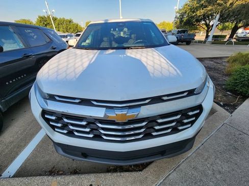 Used 2026 Chevrolet Equinox LT FWD image 2