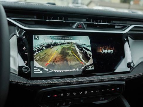 New 2026 Jeep Cherokee Limited image 25