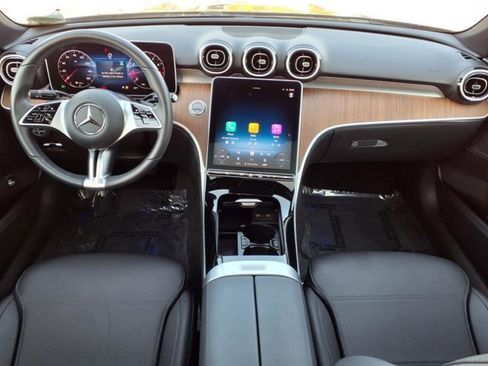 Used 2025 Mercedes-Benz C 300 4MATIC Sedan image 4