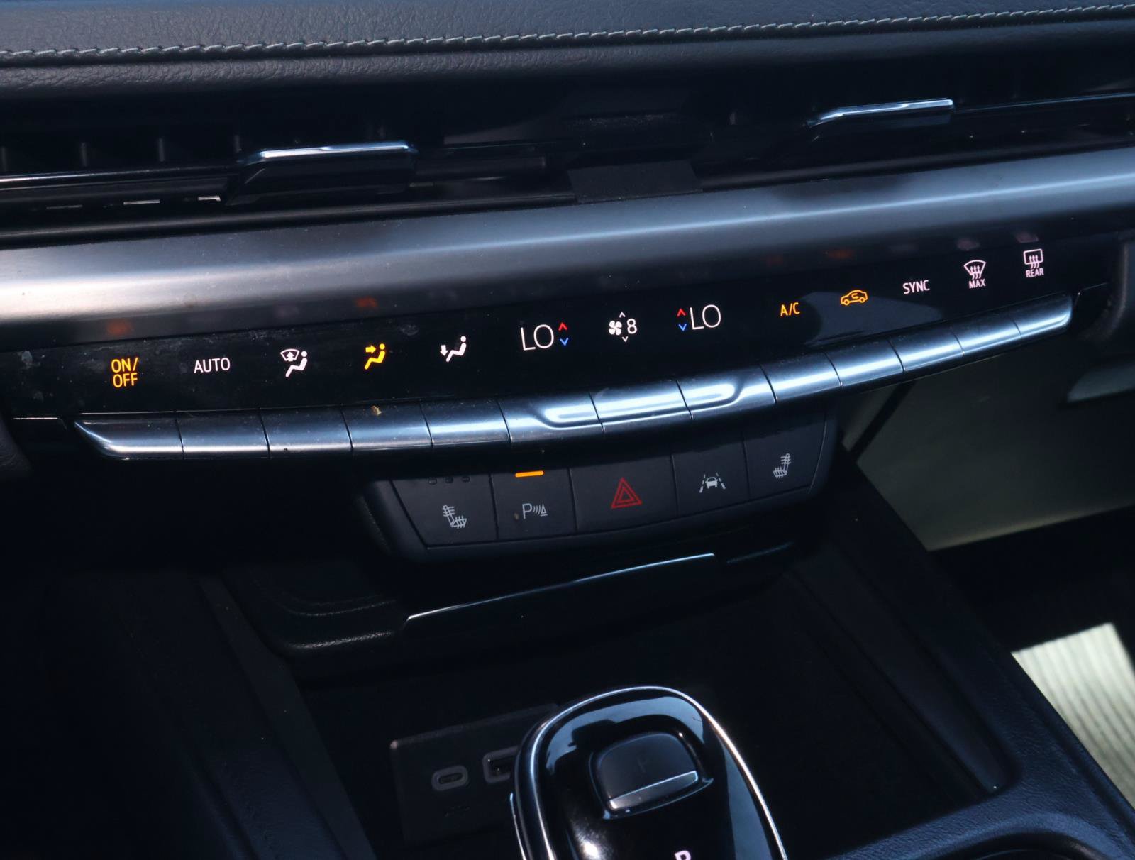 Used 2025 Cadillac XT4 Premium Luxury w/ Technology Package FWD image 28