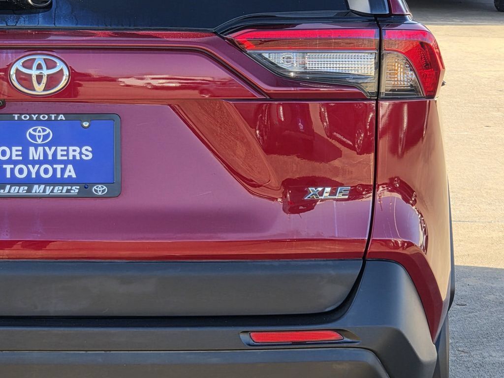 Used 2023 Toyota RAV4 XLE FWD image 9