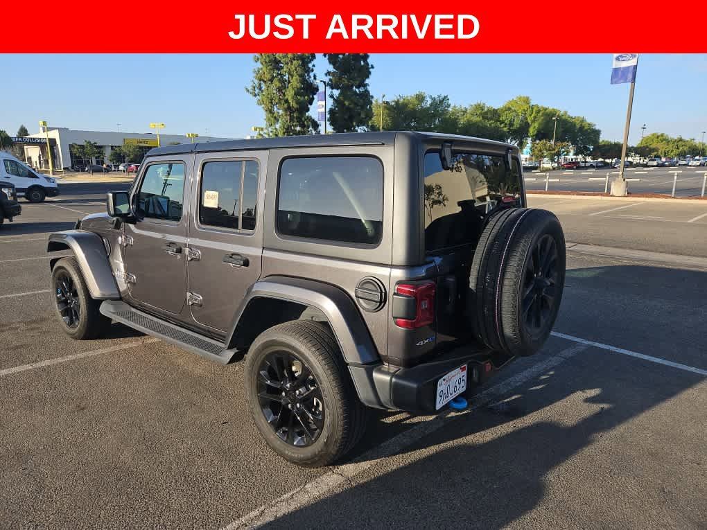 Used 2023 Jeep Wrangler Unlimited Sahara AWD/4WD image 5