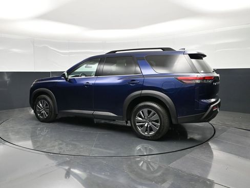 Used 2025 Nissan Pathfinder SV AWD/4WD image 10