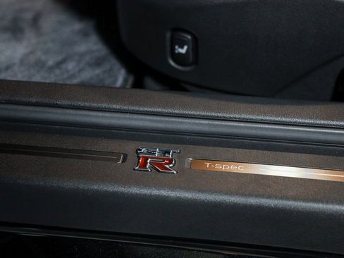 Used 2021 Nissan GT-R Premium image 31