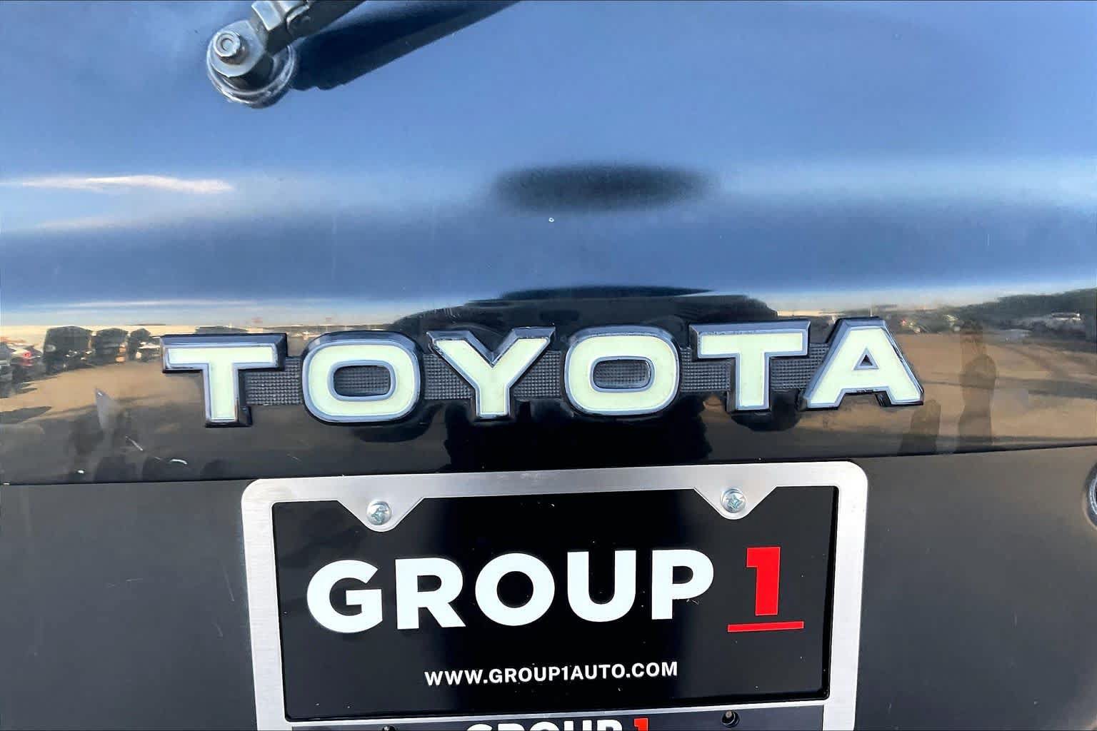 Used 1999 Toyota Land Cruiser w/ Leather Trim Pkg AWD/4WD image 9