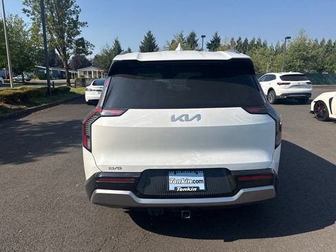 Used 2024 Kia EV9 Land AWD/4WD image 6