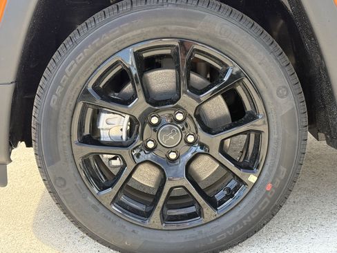 New 2026 Jeep Compass Latitude AWD/4WD image 9