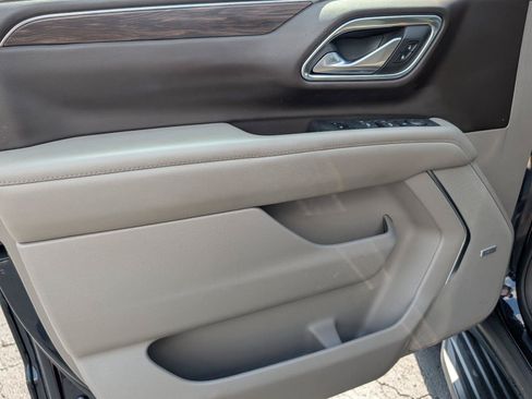 Used 2022 Chevrolet Suburban LT AWD/4WD image 14