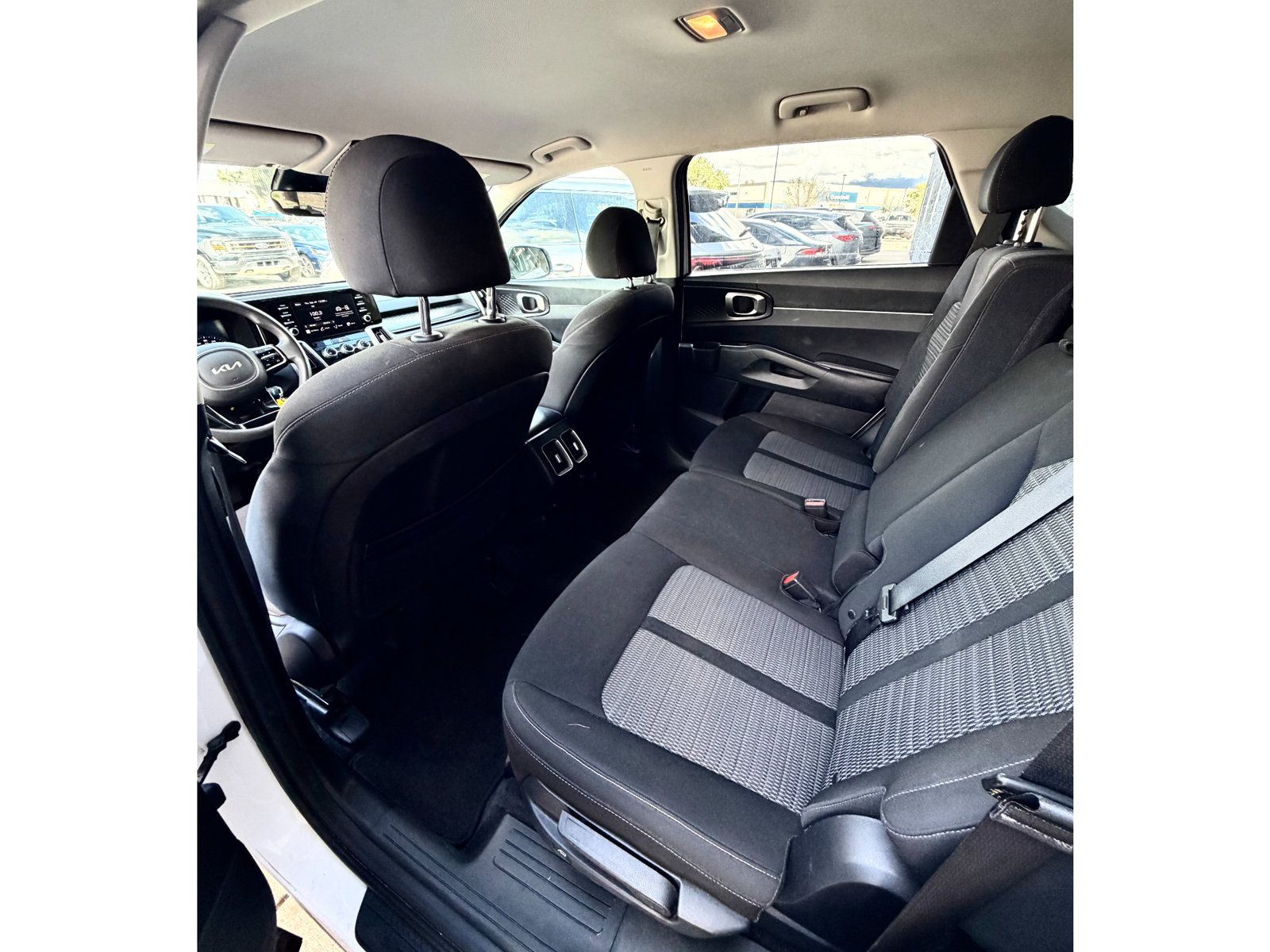 Used 2022 Kia Sorento LX AWD/4WD image 15