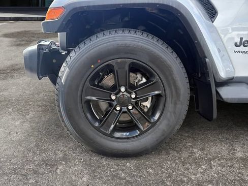 Used 2021 Jeep Wrangler Unlimited Sahara AWD/4WD image 14