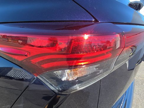 Used 2020 Toyota Highlander Platinum image 18