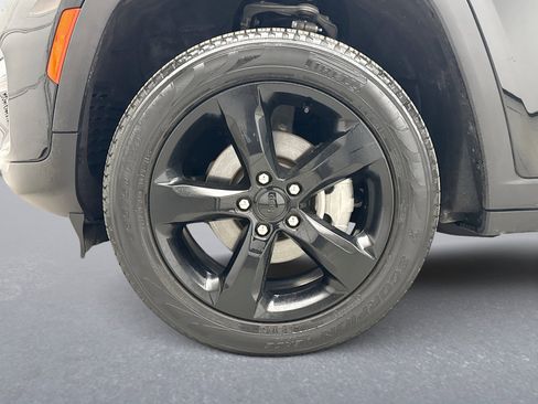 Used 2023 Jeep Grand Cherokee Limited w/ Black Appearance Package image 26