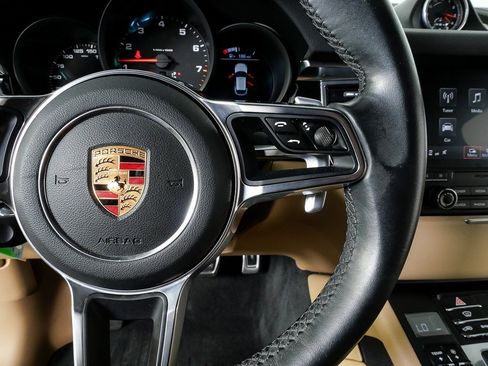 Used 2017 Porsche Macan image 11