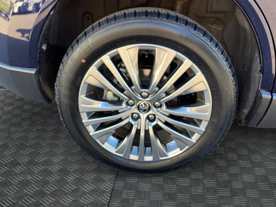 Used 2024 Toyota Venza XLE AWD/4WD image 22