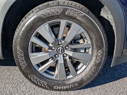 Used 2024 Nissan Pathfinder SV image 10