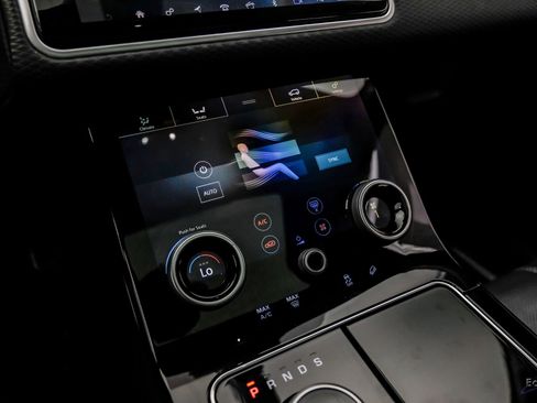Used 2018 Land Rover Range Rover Velar R-Dynamic SE image 65