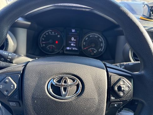 Used 2022 Toyota Tacoma SR image 9