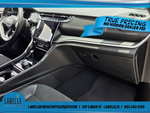 Used 2024 Jeep Grand Cherokee L Altitude RWD image 16