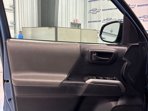 Used 2019 Toyota Tacoma SR5 AWD/4WD image 21
