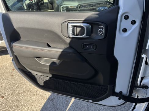 Used 2023 Jeep Gladiator Mojave w/ Cold Weather Group image 21