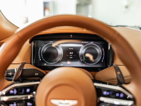 Used 2025 Aston Martin DB12 Volante image 10