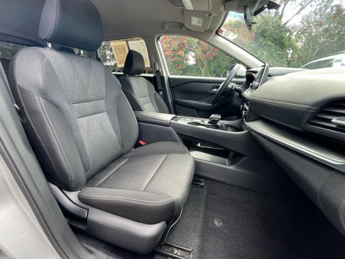 Used 2025 Nissan Rogue SV FWD image 36