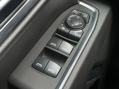 Used 2025 GMC Sierra 1500 SLT image 12
