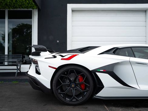 Used 2019 Lamborghini Aventador SVJ AWD/4WD image 8