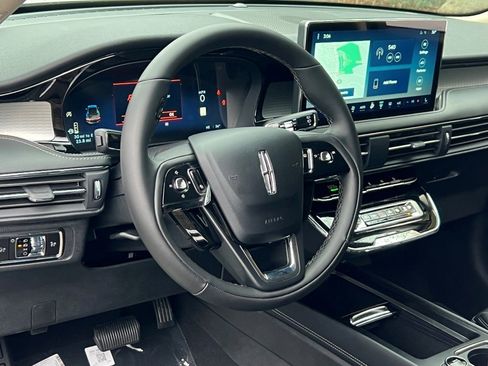 New 2026 Lincoln Corsair Premiere image 18