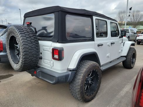 Used 2018 Jeep Wrangler Unlimited Sahara image 24