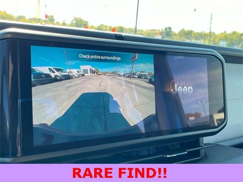 Used 2024 Jeep Gladiator Sport image 16