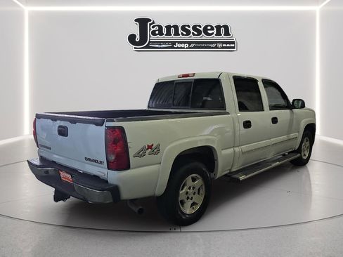 Used 2005 Chevrolet Silverado 1500 4x4 Crew Cab w/ Light Duty Power Package image 4