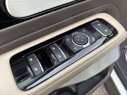 Used 2024 Lincoln Aviator Reserve w/ Equipment Group 201A AWD/4WD image 13
