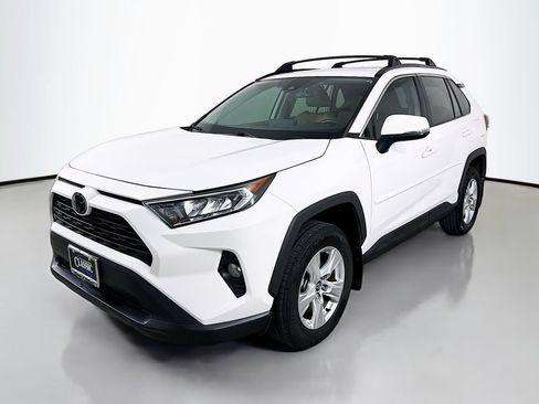 Used 2020 Toyota RAV4 XLE w/ Convenience Package FWD image 3