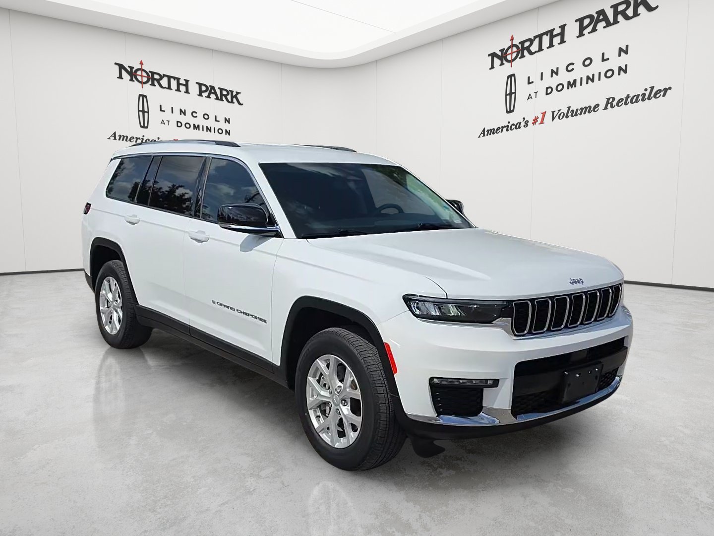 Used 2023 Jeep Grand Cherokee L Limited RWD image 7