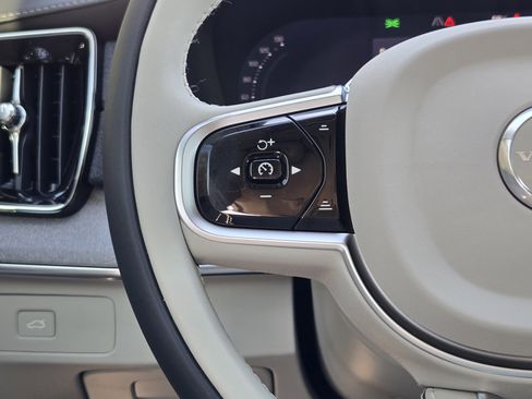 New 2026 Volvo XC90 B6 Ultra w/ Protection Package image 32