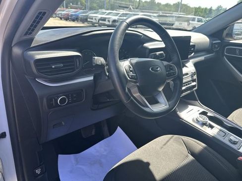 Used 2023 Ford Explorer XLT AWD/4WD image 13