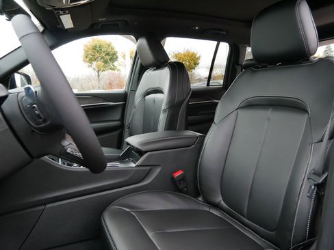 New 2025 Jeep Grand Cherokee Limited image 9