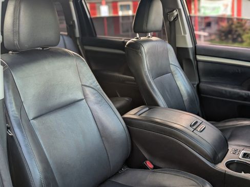 Used 2014 Toyota Highlander XLE FWD image 25