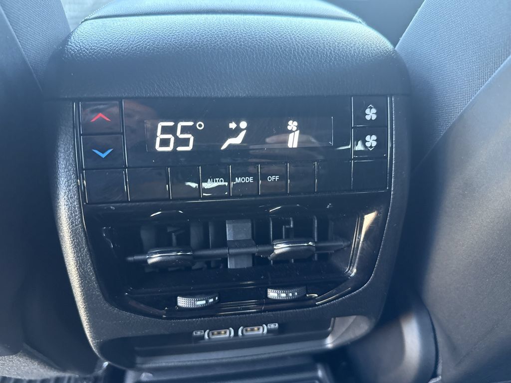 Used 2025 Jeep Grand Cherokee L Laredo RWD image 32