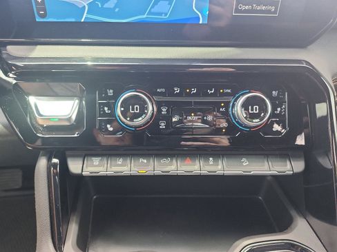 Used 2025 GMC Sierra 2500 AT4 w/ AT4 Premium Plus Package AWD/4WD image 21