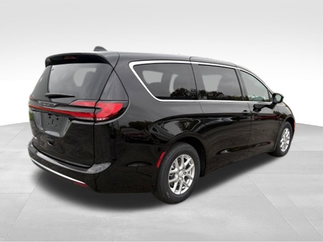 New 2027 Chrysler Pacifica Select FWD image 17