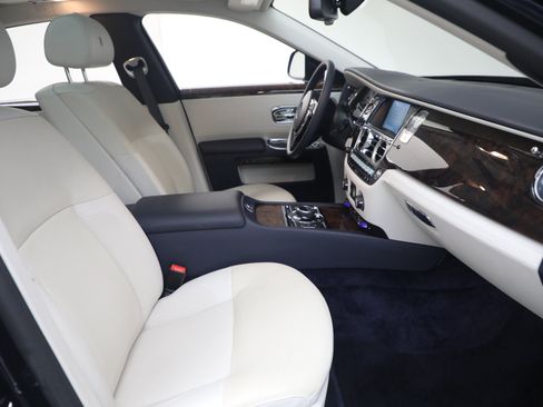 Certified 2014 Rolls-Royce Ghost RWD image 28