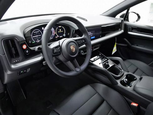 Certified 2025 Porsche Cayenne image 4