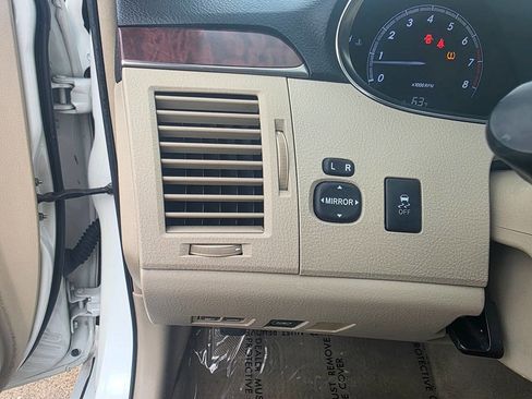 Used 2011 Toyota Avalon Limited image 39