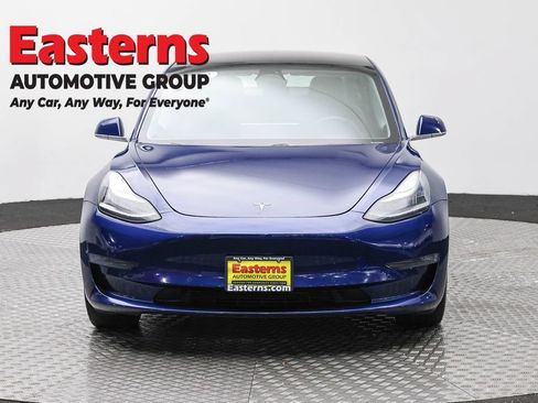 Used 2019 Tesla Model 3 Standard Range RWD image 2