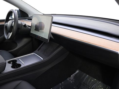 Used 2022 Tesla Model Y Long Range image 15