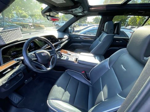 Used 2021 Cadillac Escalade Premium Luxury AWD/4WD image 5