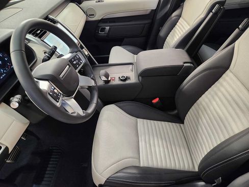 Used 2026 Land Rover Discovery Limited Edition AWD/4WD image 13