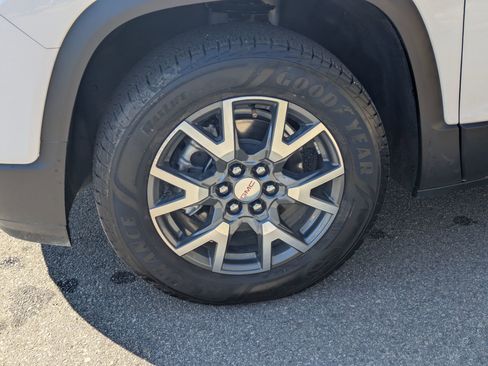 Used 2022 GMC Acadia SLE w/ Driver Convenience Package image 11